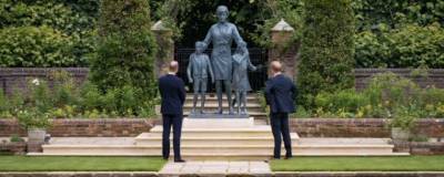 принц Гарри - принцесса Диана - Принцы Уильям и Гарри открыли в Лондоне статую своей матери принцессы Дианы - runews24.ru - Лондон