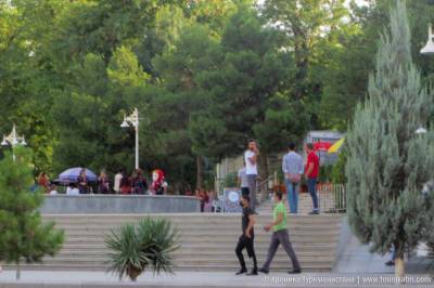 В парках Ашхабада не установили качели, традиционные для Курбан байрамы - hronikatm.com - Туркмения - Ашхабад