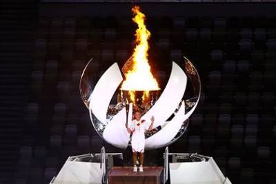 Наоми Осака - Теннисистка Наоми Осака зажгла олимпийский огонь - lenta.ru - Япония - Токио