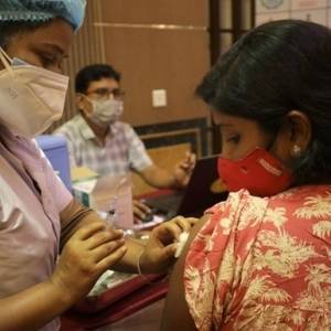 В Индии несколько тысяч человек получили фальшивую вакцину от коронавируса - reporter-ua.com - Индия - Мумбаи