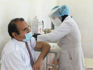Нурмат Отабеков - Узбекистанцам возобновили вакцинацию 2-й и 3-й дозой ZF-UZ-VAC2001 - vesti.uz - Узбекистан