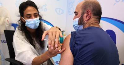 Нафтали Беннетт - Израиль разрешил прививать людей старше 40 лет тремя дозами COVID-вакцины - rus.delfi.lv - Израиль - Латвия