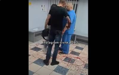 Житель Ровно распылил в лицо врачу слезоточивый газ - korrespondent.net - Украина - Ровно