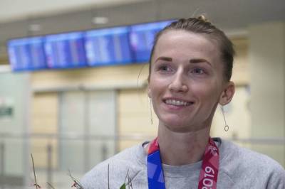 Российская легкоатлетка Сидорова завоевала серебро на ОИ-2020 в прыжках с шестом - vm.ru - Россия - Сша - Токио