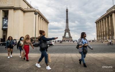 Франция предоставит гражданство 12 тысячам людей, помогавшим бороться с COVID - korrespondent.net - Франция - Украина