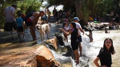 "Мы все привиты": тысячи израильтян выехали на природу – в парках нет мест - vesty.co.il - Израиль