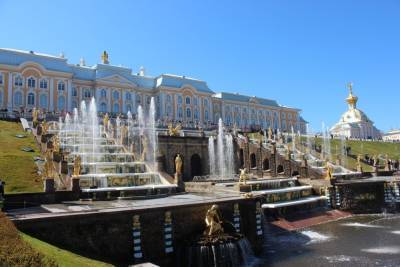 Вход в парки Петергофа станет бесплатным с 18 октября - abnews.ru - Санкт-Петербург - Александрия