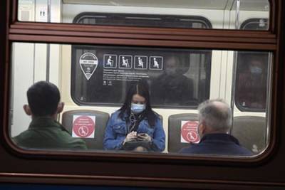 В столичном метро начали строже проверять наличие у пассажиров масок - argumenti.ru