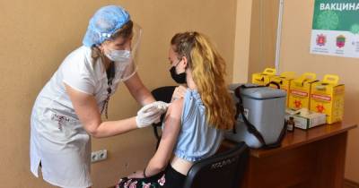 Федор Лапий - Минздрав Украины может одобрить вакцинацию детей препаратом Pfizer, - иммунолог - focus.ua - Украина