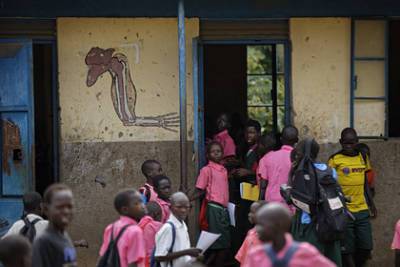 В Африке учителя ушли в бизнес из-за нехватки денег - lenta.ru - Уганда