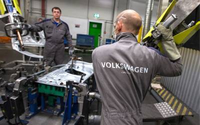 Volkswagen сокращает производство автомобилей в России - zr.ru - Россия