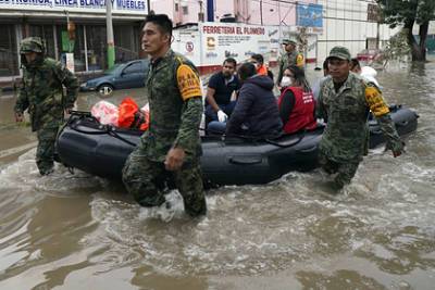 В Мексике из-за наводнения пострадали более 30 тысяч человек - lenta.ru - Мексика