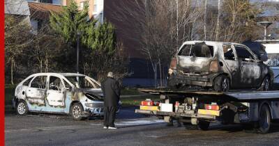 Жеральд Дарманен - В новогоднюю ночь во Франции сожгли 874 автомобиля - profile.ru - Франция