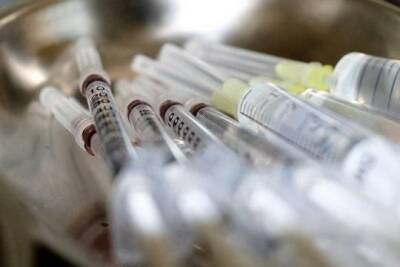 Альберт Бурла - Стефан Бансель - Pfizer и Moderna назвали сроки выпуска вакцины против «омикрона» - versia.ru - Юар
