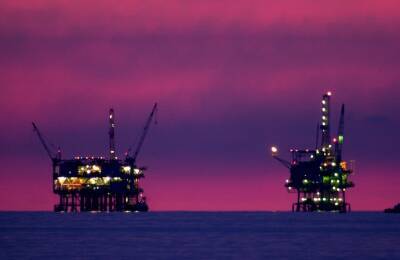 Цены на нефть самые высокие за два месяца из-за низких запасов в США - epravda.com.ua - Украина - Казахстан - Сша - Киев - Ливия - state Texas