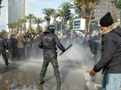 В Тунисе во время акции протеста в честь революции 2011 года, произошла драка - unn.com.ua - Украина - Киев - Тунис - Тунисская Республика