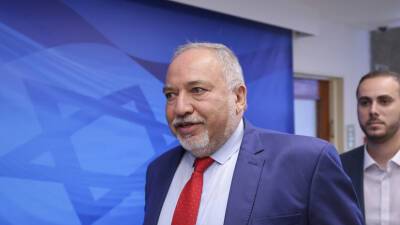 Авигдор Либерман - Яир Лапид - Министр финансов Израиля заболел коронавирусом - russian.rt.com - Израиль