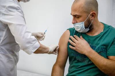 Российские ученые планируют создать вакцину на основе нескольких штаммов коронавируса - nakanune.ru - Россия