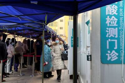Власти Пекина обязали въезжающих в город сдавать два теста на коронавирус - aif.ru - Китай - Пекин