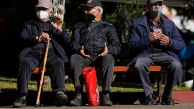 В Греции непривитым пожилым людям грозит ежемесячный штраф - unn.com.ua - Украина - Сша - Киев - Евросоюз - Греция