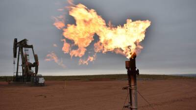 Артем Деев - Впервые с 2014 года: цена нефти Brent превысила $88 за баррель - russian.rt.com - Лондон - Саудовская Аравия - Эмираты - Йемен