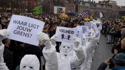 Амстердам: многотысячные протесты вопреки запрету и забастовка полицейских - ru.euronews.com - Россия - Франция - Италия - Голландия - Амстердам