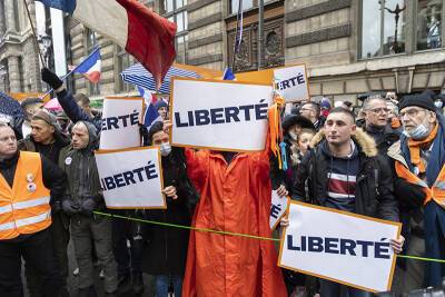 Жан Кастекс - Во Франции послабления по ковиду обернулись протестами - tvc.ru - Франция - Австрия