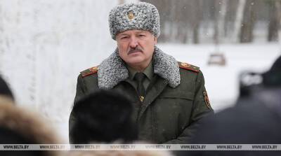 Александр Лукашенко - Лукашенко рассказал, как перенес омикрон: не очень себя чувствовал, но на лыжах бегал, дрова рубил - belta.by - Белоруссия - Казахстан - Эмираты