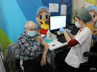 Четвертая прививка от COVID-19 втрое повышает устойчивость к серьезному течению болезни у людей старше 60 лет – ученые - gordonua.com - Украина - Израиль