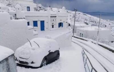 Грецию накрыл зимний шторм: популярные курорты впервые за долгое время засыпало снегом - vchaspik.ua - Украина - Греция - Афины