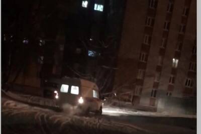 В Брянске застрял в снегу автомобиль скорой помощи - mk.ru - Брянск