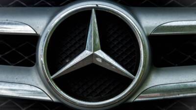 Mercedes отзывает более 800 тыс. автомобилей из-за угрозы возгорания - mir24.tv