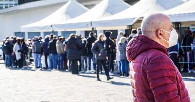 В Италии ввели штраф €100 для лиц старше 50 лет за отказ от вакцинации - ren.tv - Италия