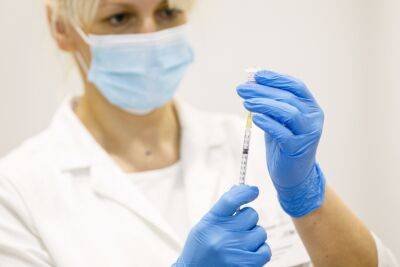 В Литву поступило 138,2 тыс. доз адаптированных к варианту омикрон вакцин от коронавируса - obzor.lt - Литва - Минздрав
