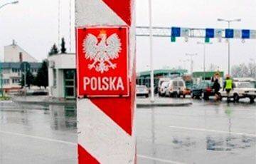 На белорусско-польской границе люди блокировали машину, которая ехала по спецполосе - charter97.org - Россия - Белоруссия - Швейцария - Польша
