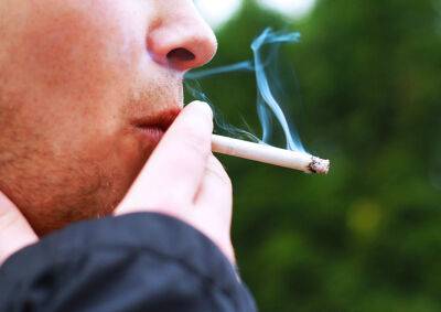Побочный эффект карантина: курение на улицах оказалось вне закона - vinegret.cz - Чехия