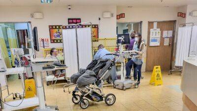 Наплыв больных в детских отделениях: часами ждут врача и лежат в коридорах - vesty.co.il - Израиль
