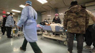 Больницы Китая не справляются с наплывом больных COVID-19 - ru.euronews.com - Китай