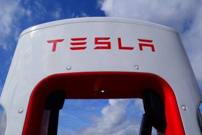 Водитель Tesla не мог зарядить свою Model S при -7°C, но видео с неудачей сделало автомобилиста популярным в TikTok (он собирает миллионы просмотров) - itc.ua - Украина - штат Виргиния