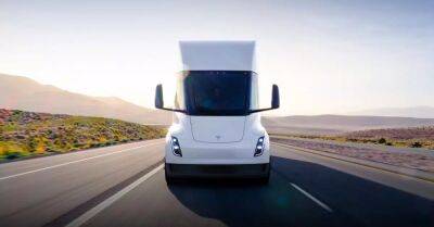 Илон Маск - Tesla отгрузила первые электрические грузовики Semi — с опозданием на 3 года - itc.ua - Украина