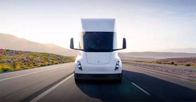 Tesla відвантажила перші електричні вантажівки Semi — із запізненням на три роки - bin.ua - Украина - Covid-19
