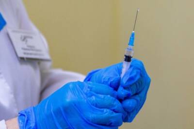 Петер Сийярто - Стелла Кириакидес - В ЕК заявили, что половина населения мира вакцинировалась от COVID-19 - aif.ru - Франция - Венгрия - Covid-19