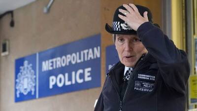 Борис Джонсон - Сью Гре - Глава лондонской полиции ушла в отставку на фоне расследований вечеринок с Джонсоном - iz.ru - Англия - Лондон - Израиль