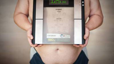 Александр Горелов - Ученые: Люди с ожирением лучше защищены от повторного заражения COVID-19 - mir24.tv