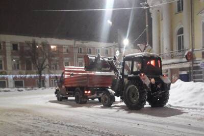 Виновата не только погода: костромские дорожники борются со снежными завалами из последних сил - kostroma.mk.ru - Кострома