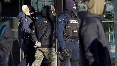 Канадская полиция задержала более ста участников протестов в Оттаве - iz.ru - Канада - Израиль - Оттава