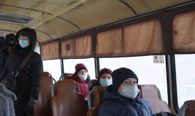 Петр Чумаков - Вирусологи заявили, что люди чаще всего заражаются «омикроном» в транспорте и очередях - og.ru