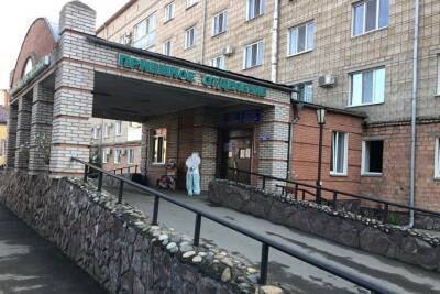 Более 130 медработников заразились COVID-19 в одной из больниц Хакасии - tayga.info - республика Хакасия - Абакан