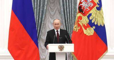 Владимир Путин - Путин вручил госнаграды и призвал укреплять русский мир - ren.tv