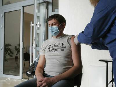 Виктор Ляшко - Кабмин Украины утвердил Нацплан вакцинации от COVID-19 на 2022 год - gordonua.com - Украина